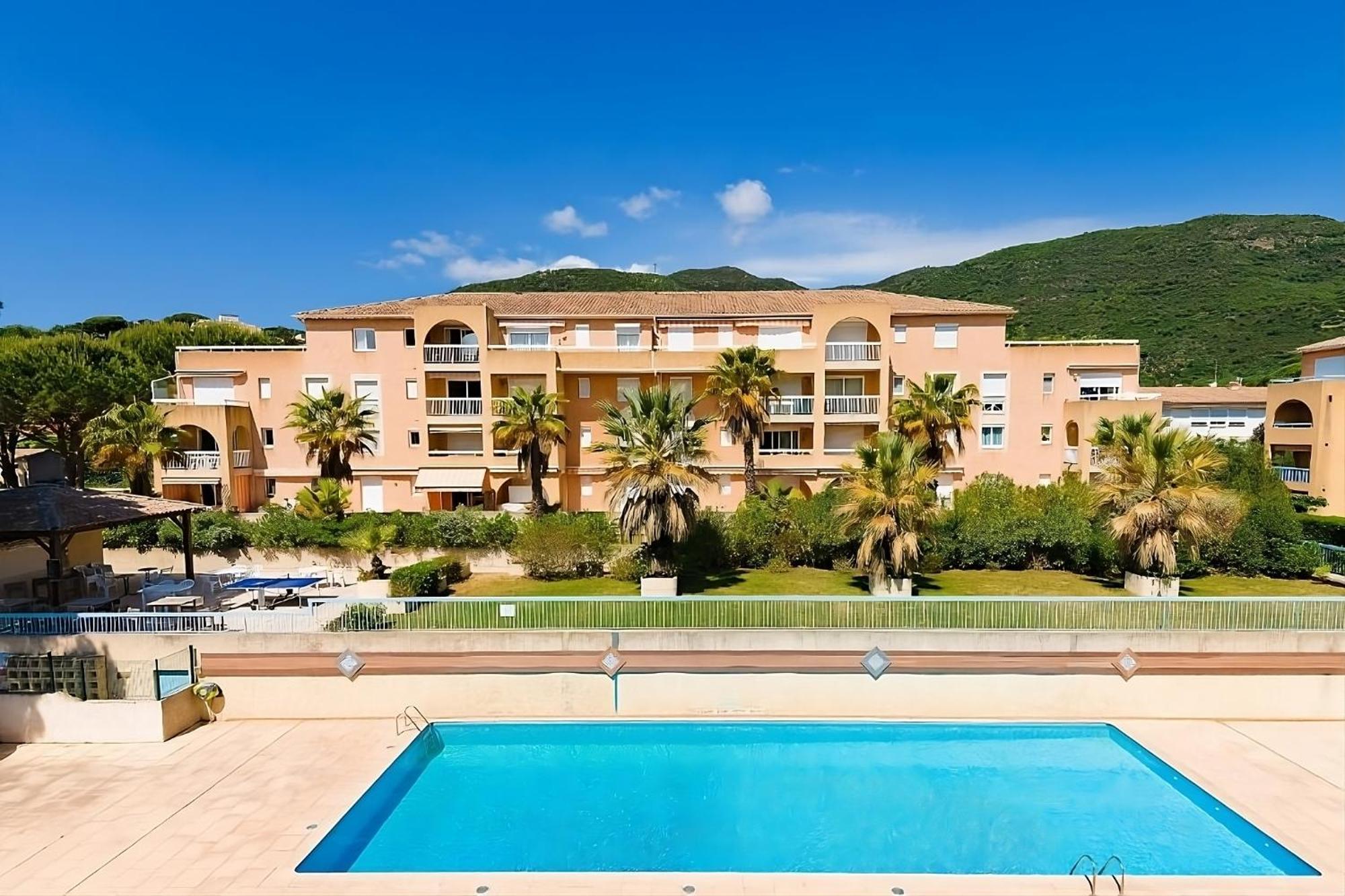 Appartement Residence Santa Barbara Avec Piscine Et A 750M De La Plage Cavalaire-sur-Mer Exterior photo